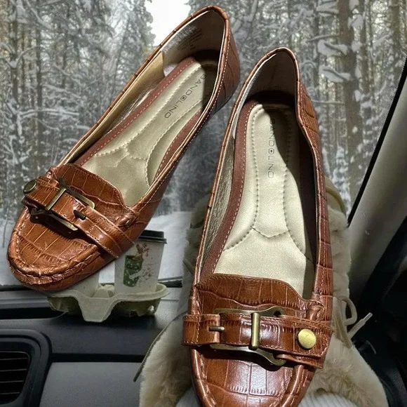 Bandolino Cro-Embossed Loafers • Caramel brown with gold hardware ✨ - Picture 2 of 4